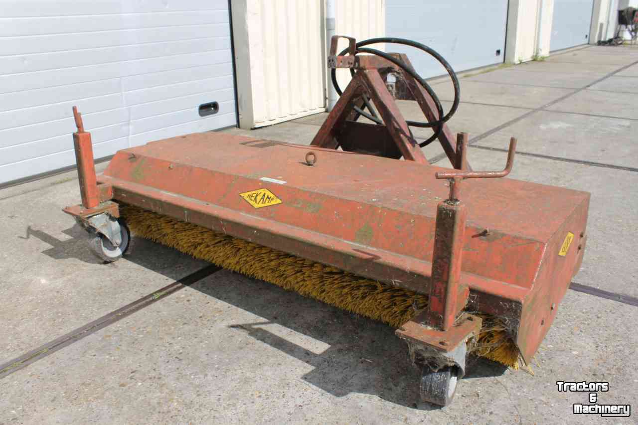 Sweeper Hekamp VM205 hydraulische veegmachine rolbezem met aangebouwde rubberschuif