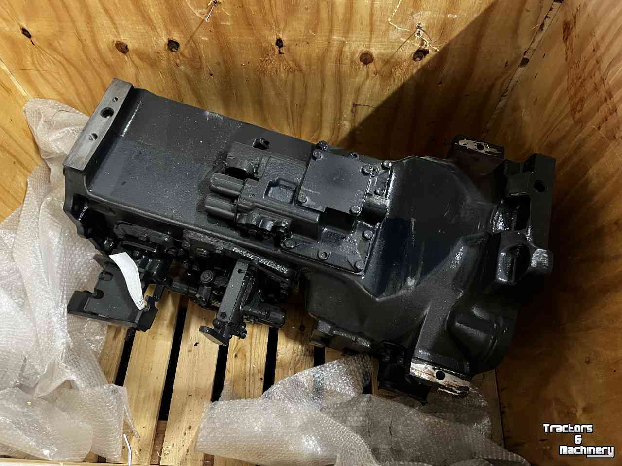 Tractor New Holland Transmission 24x24 voor T6.xxx  Parts nr:84567174 ook voor Case-IH Maxxum  MXU