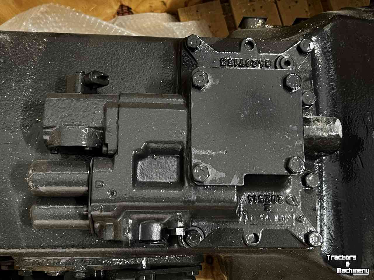 Tractor New Holland Transmission 24x24 voor T6.xxx  Parts nr:84567174 ook voor Case-IH Maxxum  MXU