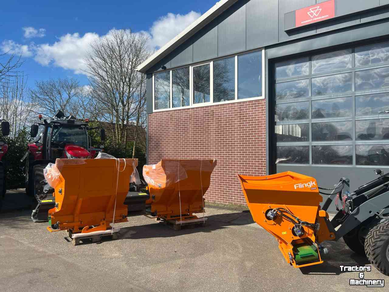 Sawdust spreader for boxes Flingk KSS 1015 boxenstrooier / zaagselstrooier / instrooibak