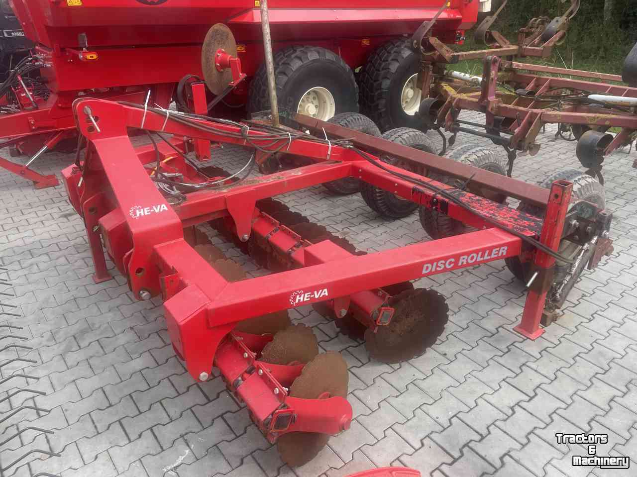Disc harrow He-Va Disc roller met hydraulische bandenwals