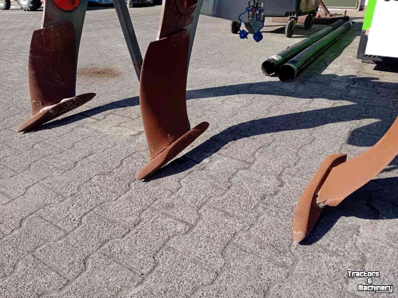 Deep subsoiler Unia Plow B4