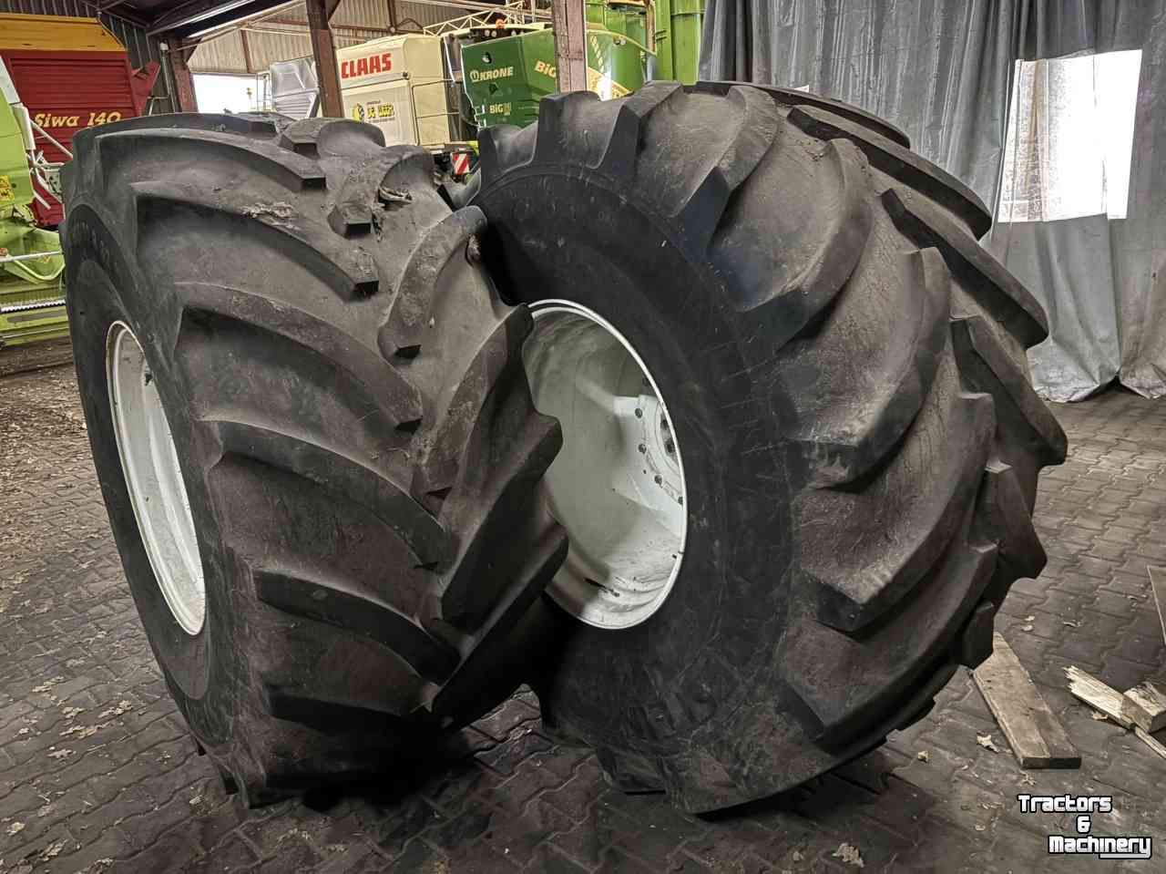 Wheels, Tyres, Rims & Dual spacers Vredestein 800/70R32