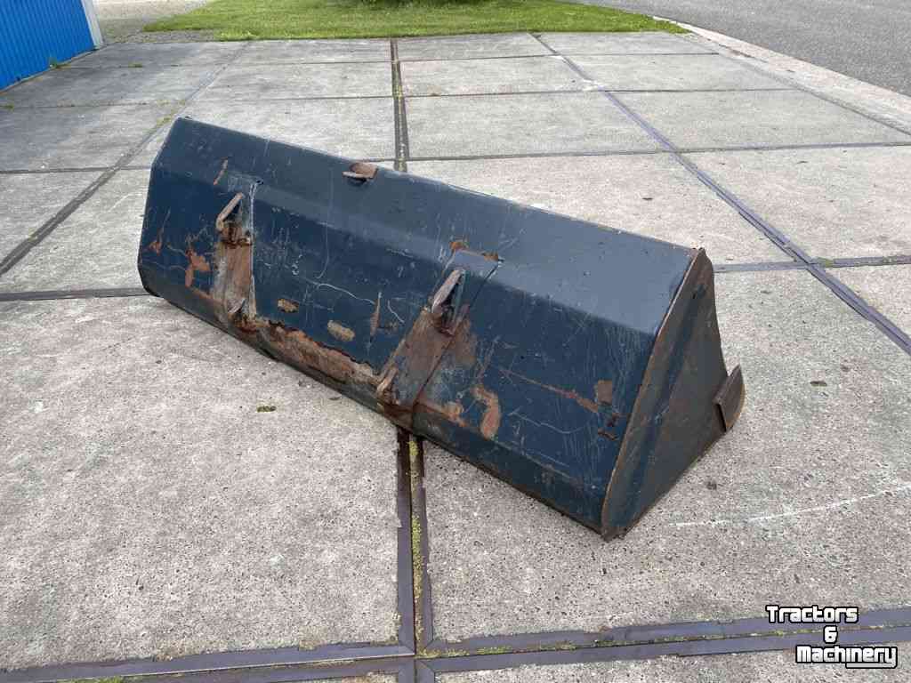 Loading buckets Stoll Schepbak 220