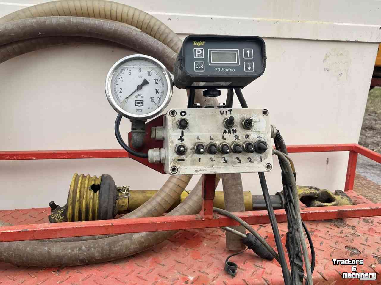 Fieldsprayer pull-type Cebeco Veldspuit