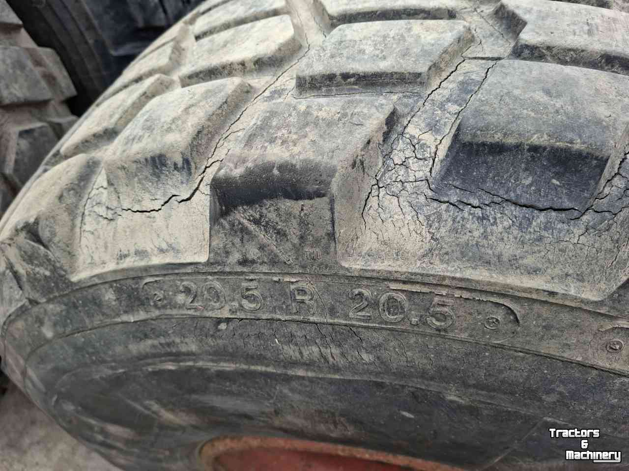 Wheels, Tyres, Rims & Dual spacers Michelin 525 65 R20.5 XS 20.5 R 20.5