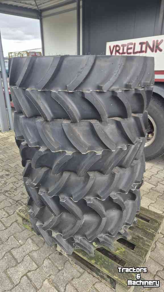 Wheels, Tyres, Rims & Dual spacers Firestone 360/70R20 R4000 Nieuw!