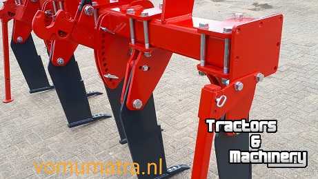 Deep subsoiler ADV Technik Voorzetwoeler vomumatra met stand. hydr. hef