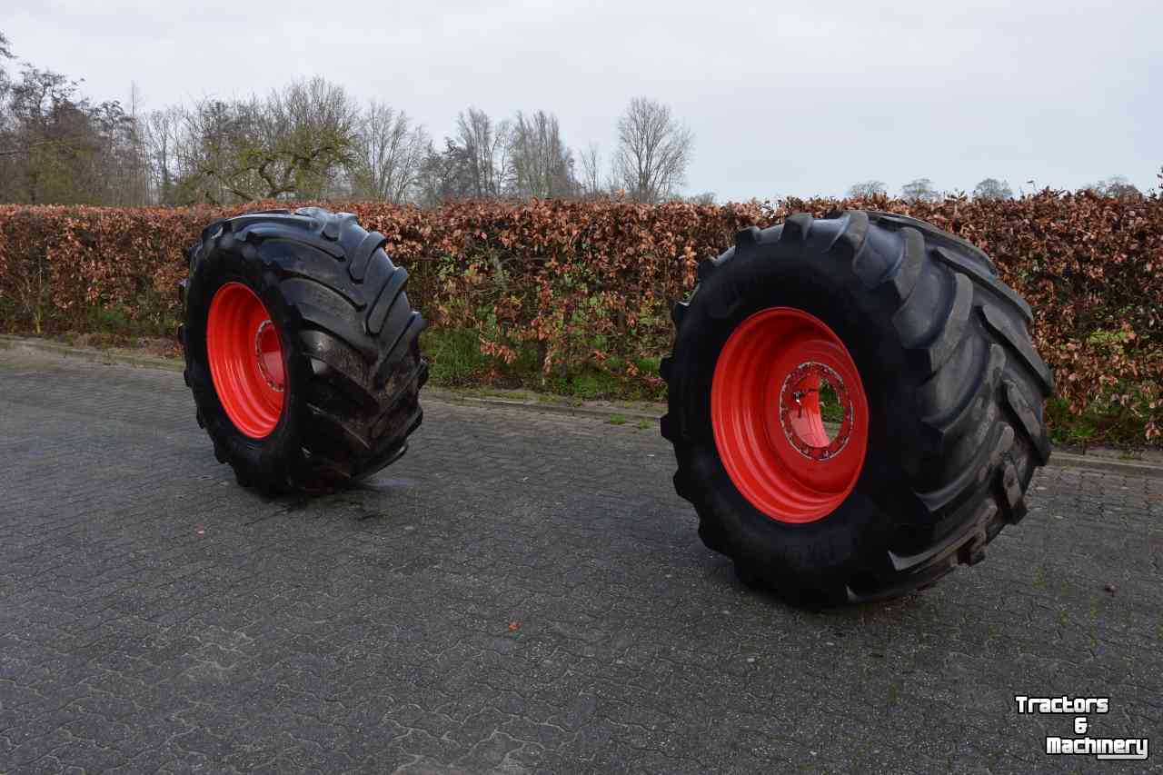 Wheels, Tyres, Rims & Dual spacers Bridgestone 710/55R30