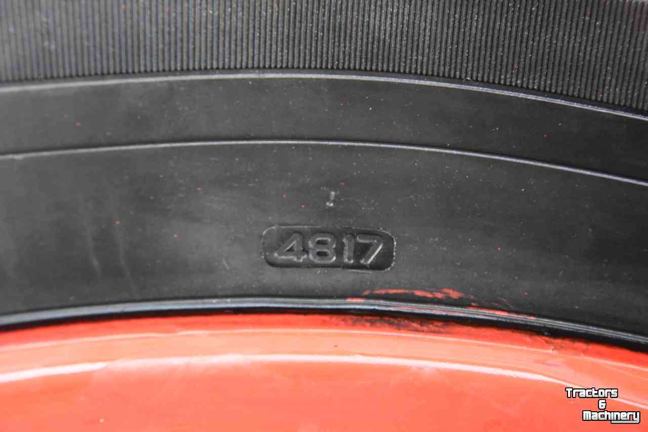 Wheels, Tyres, Rims & Dual spacers Bridgestone 710/55R30