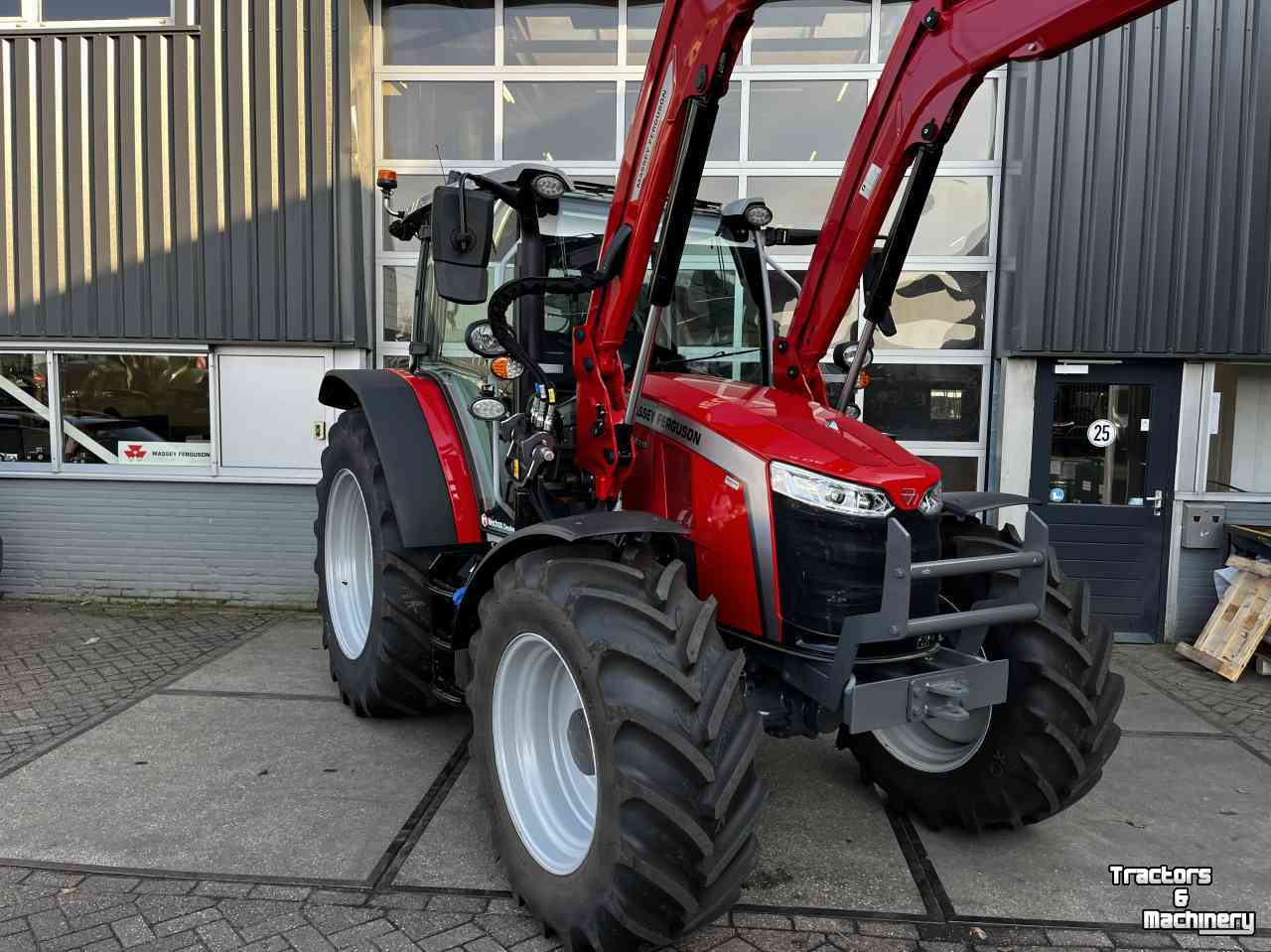 Tractor Massey Ferguson 5M.115 D4