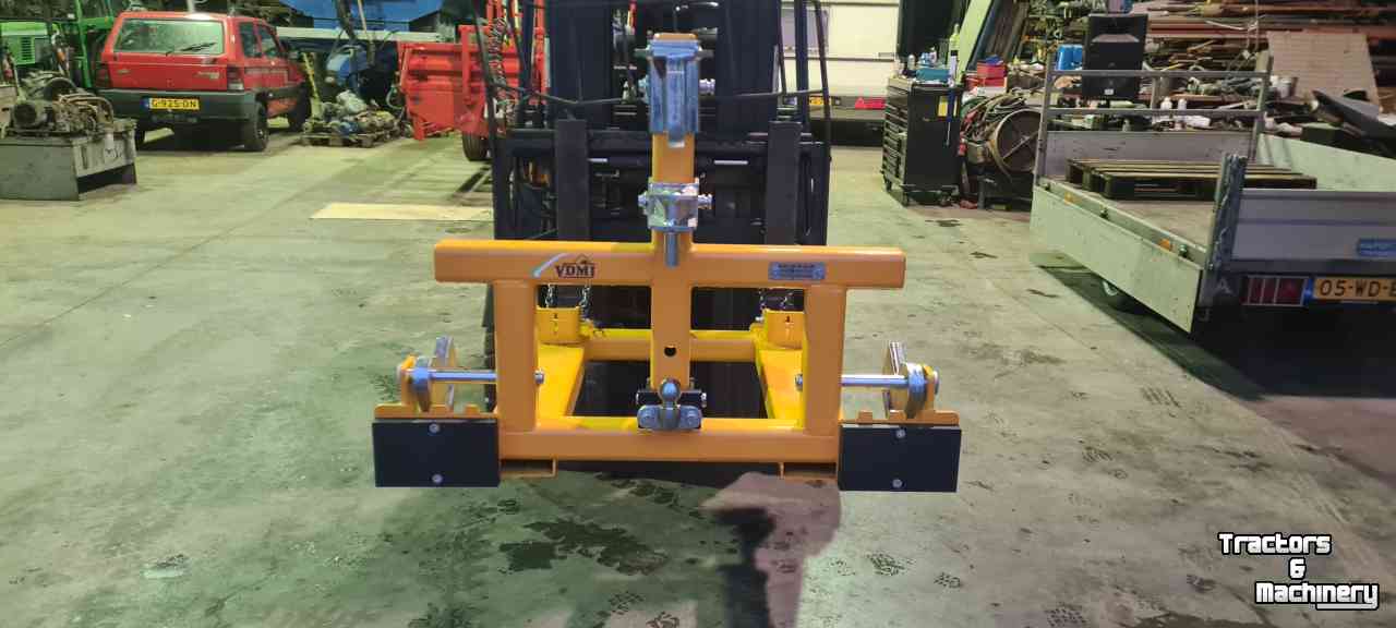 Other machines and accessories for the workshop and yard VDMJ WERKTUIGDRAGER MET OPTIE LEPELINSTEEK  OPTIE TREKPEN STANDAARD OPTIE TREKPEN MET BAL REMORC