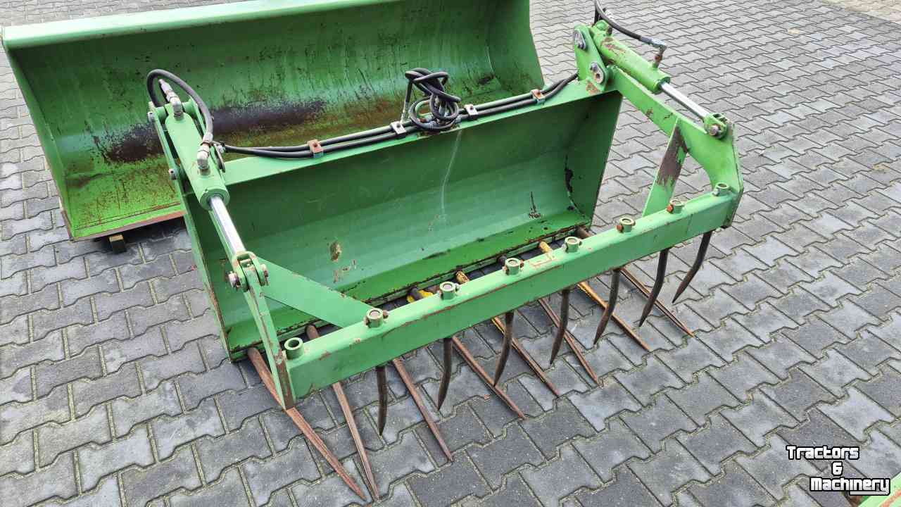 Front-end loader bucket / Front loader bucket John Deere Set van voorlader bak, mestgrijper en palletlepelbord, euro