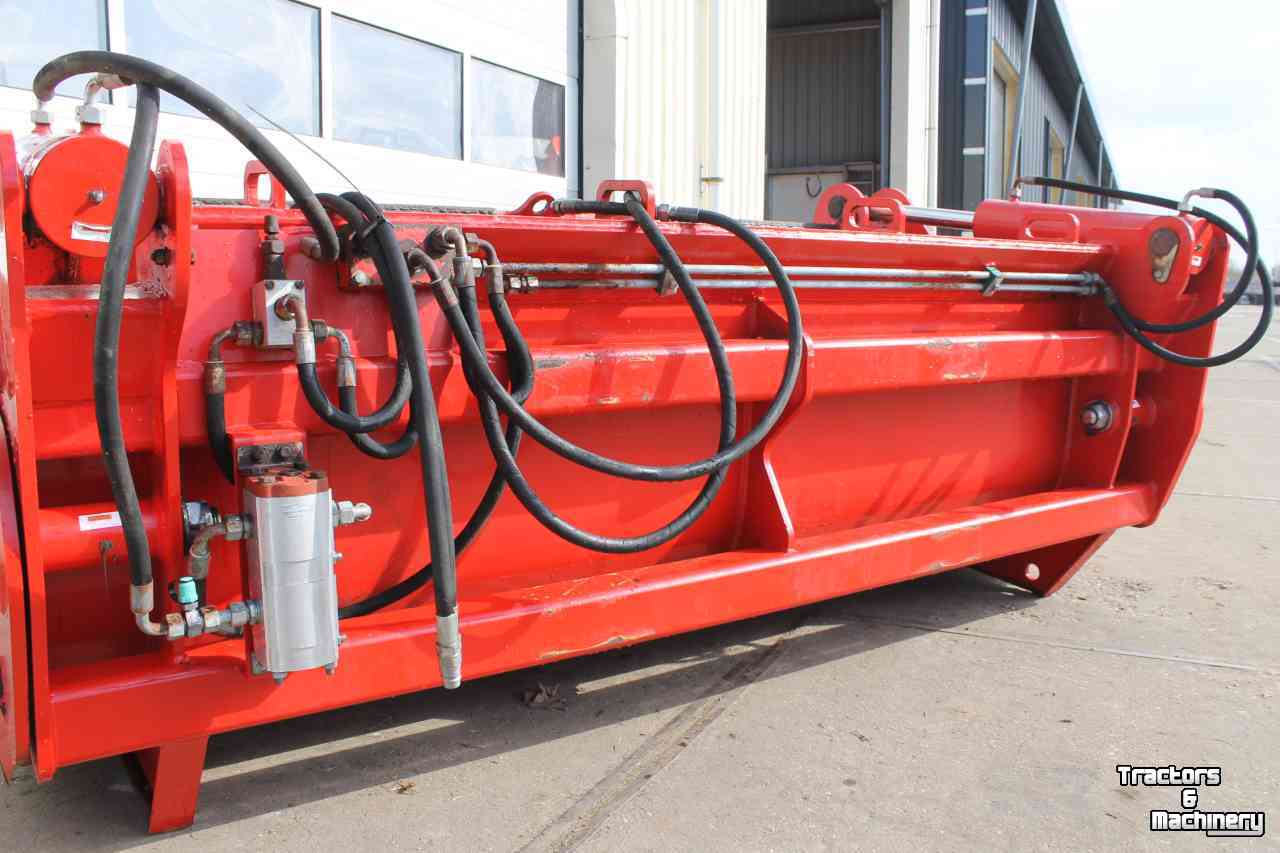 Silage cutting bucket Redrock Allround 240-100 kuilhapper met dichte bodem kuilgrijper