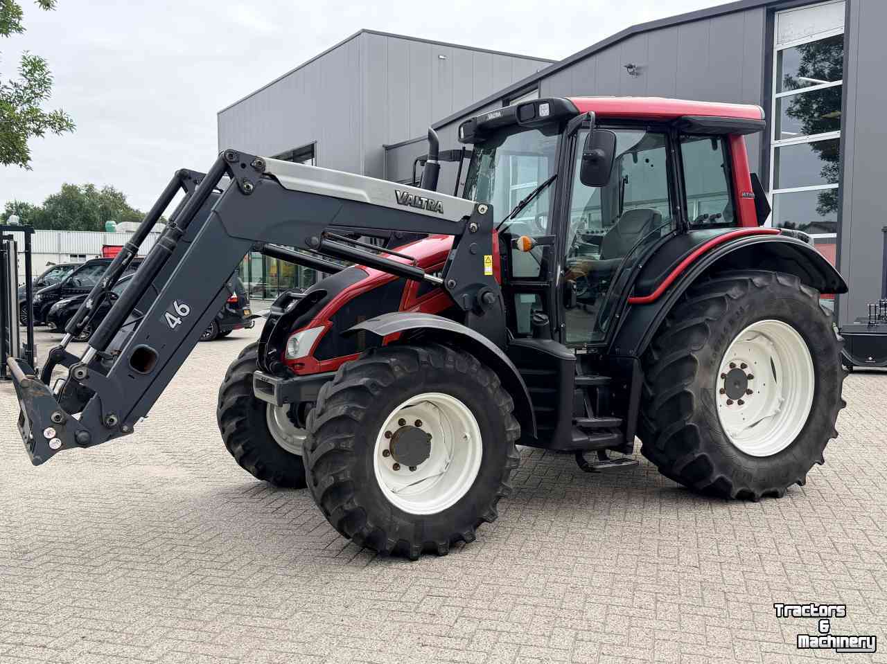 Tractor Valtra N103 Hitech5 met voorlader