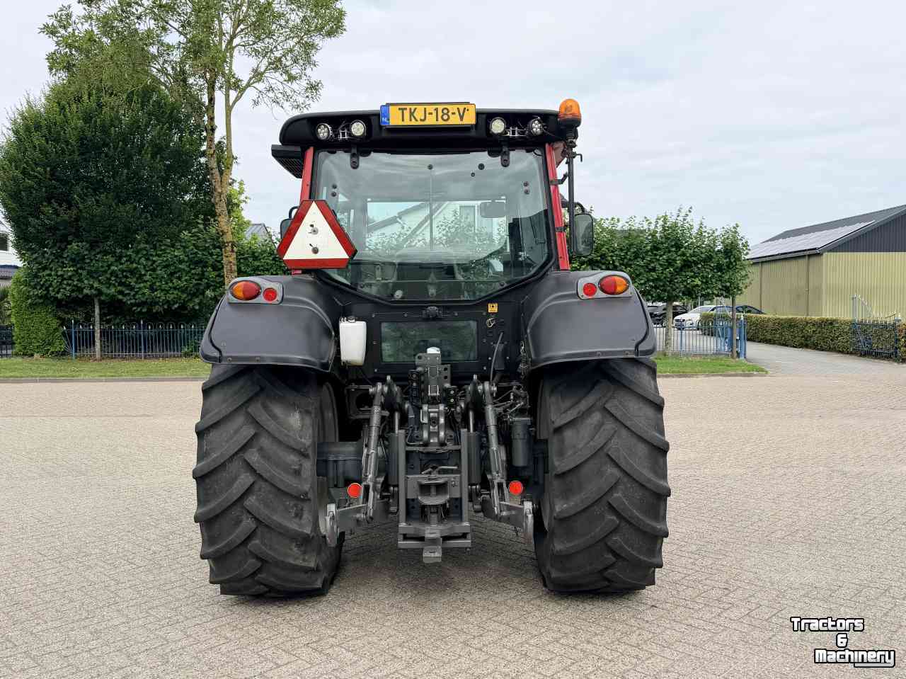 Tractor Valtra N103 Hitech5 met voorlader