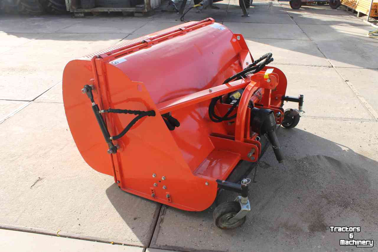 Flail mower Boxer LOW160 klepelmaaier met hydraulische laaglossende opvangbak