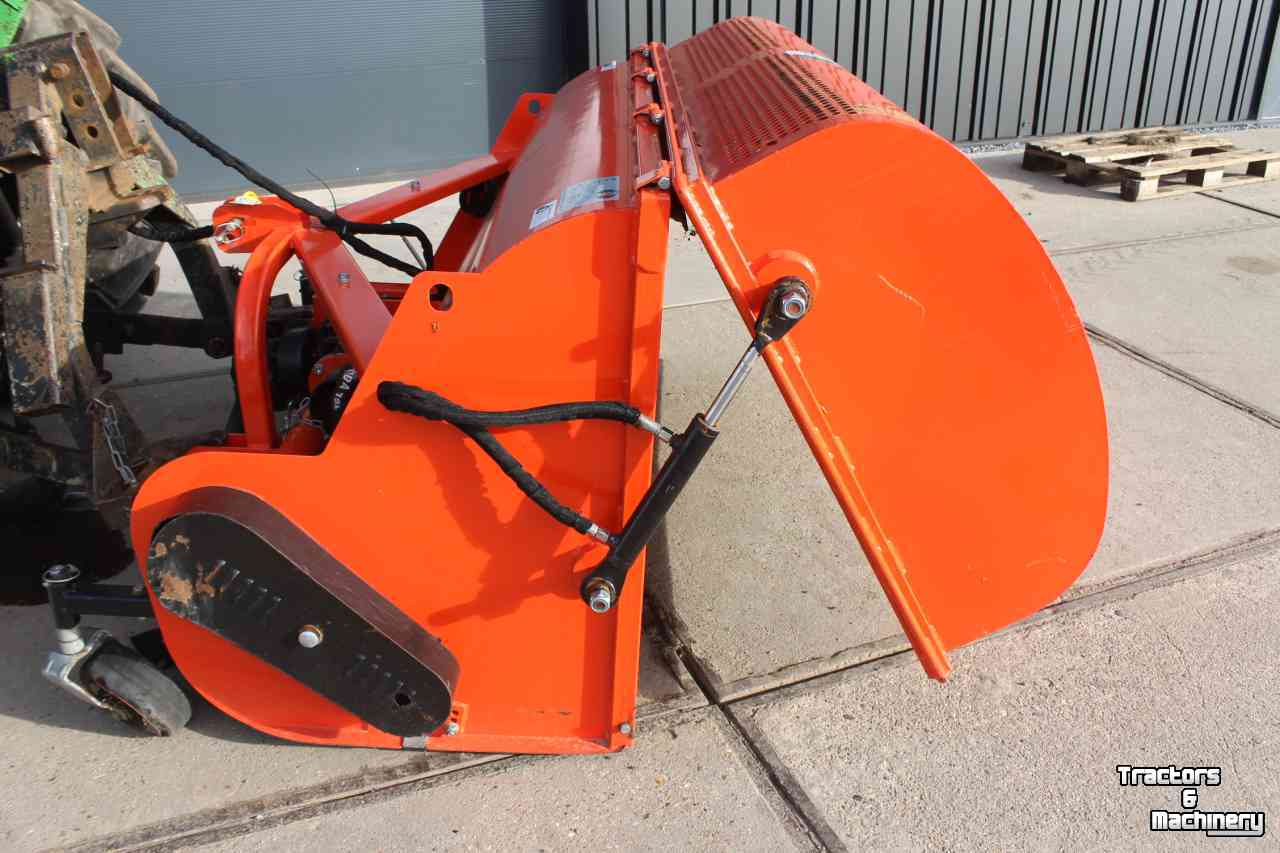 Flail mower Boxer LOW160 klepelmaaier met hydraulische laaglossende opvangbak