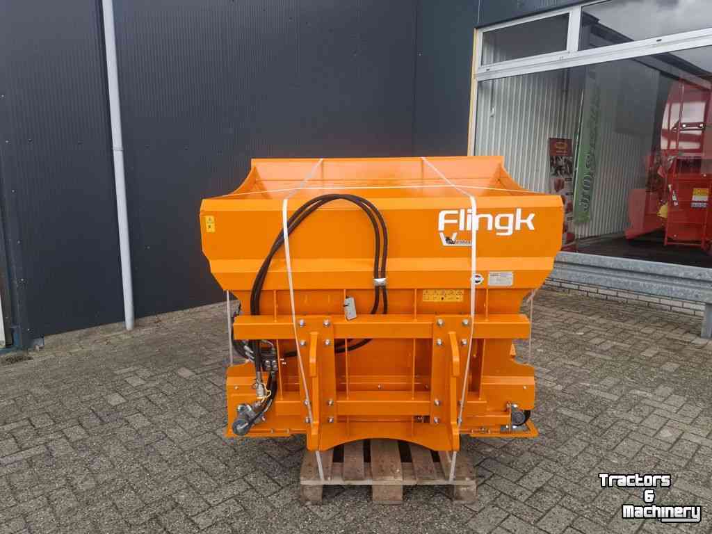 Sawdust spreader for boxes Flingk KSS 1015