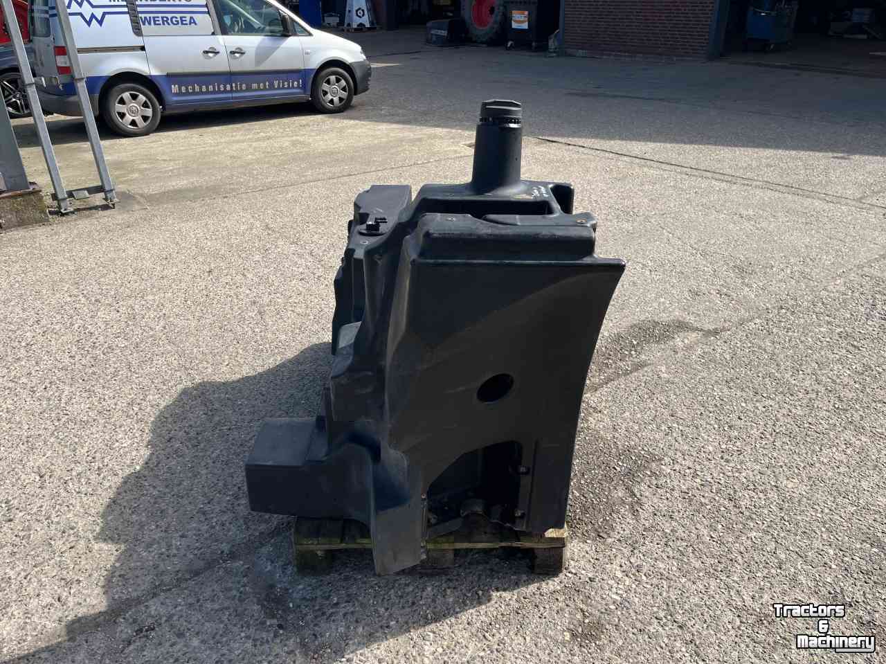 Used parts for tractors Fendt Brandstoftank | H743200060021