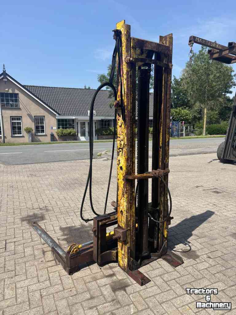 Fork lift & Fork lift truck  Hefmast met ronde-balen klem / rondebalenklem