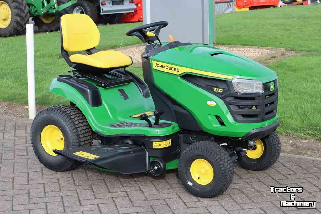 Ride-on mower John Deere X127