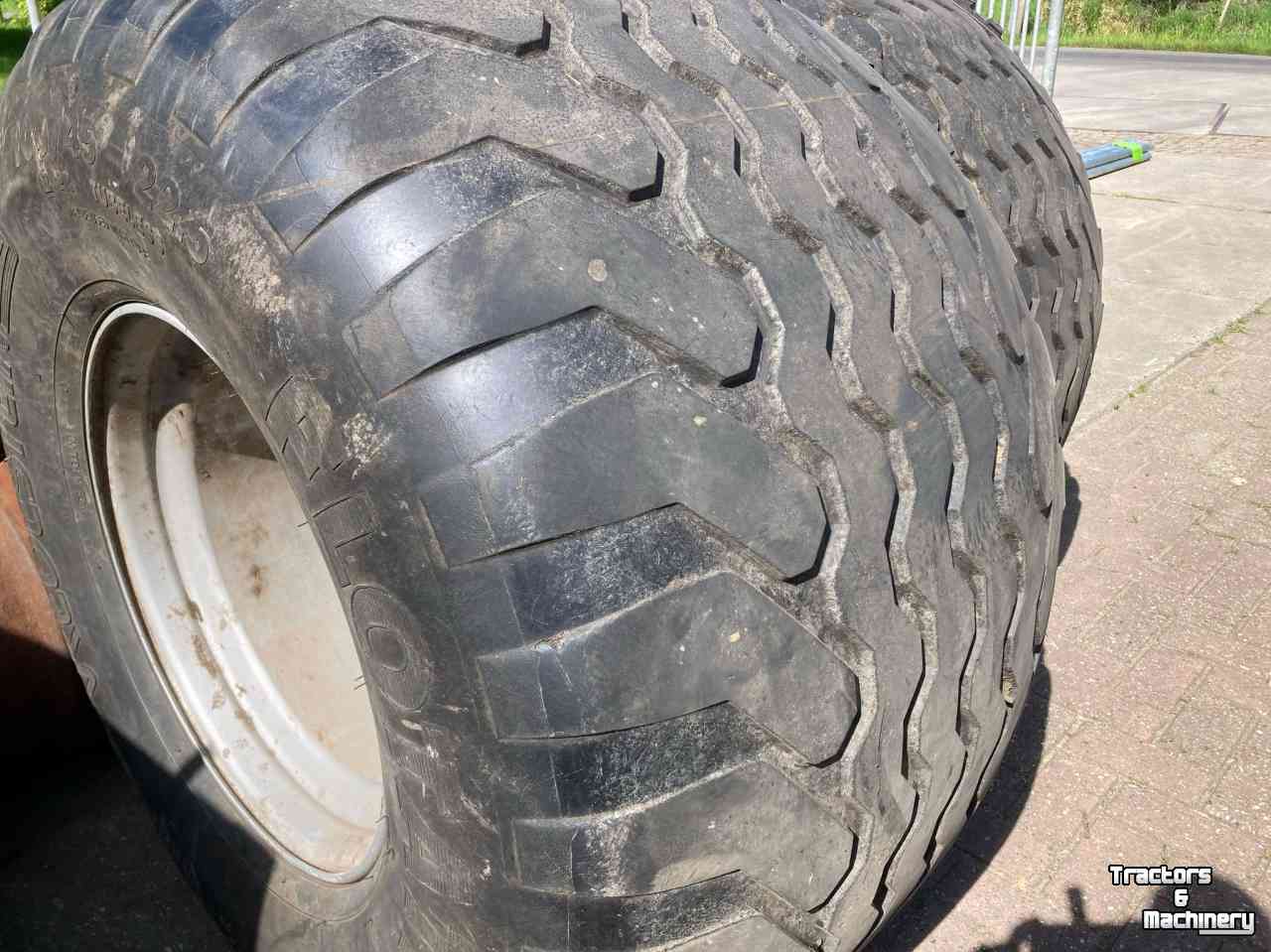 Wheels, Tyres, Rims & Dual spacers Vredestein 700/45x22.5