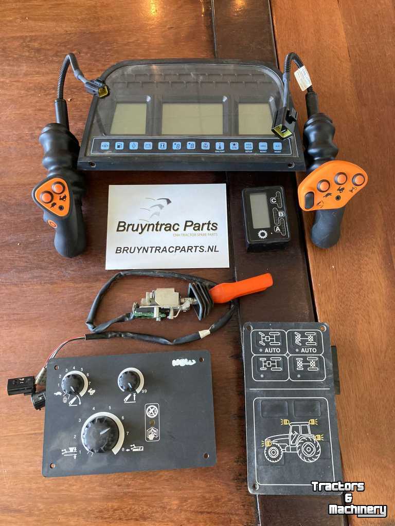 Diverse used spare-parts New Holland Elektronica TM, M en 60 serie