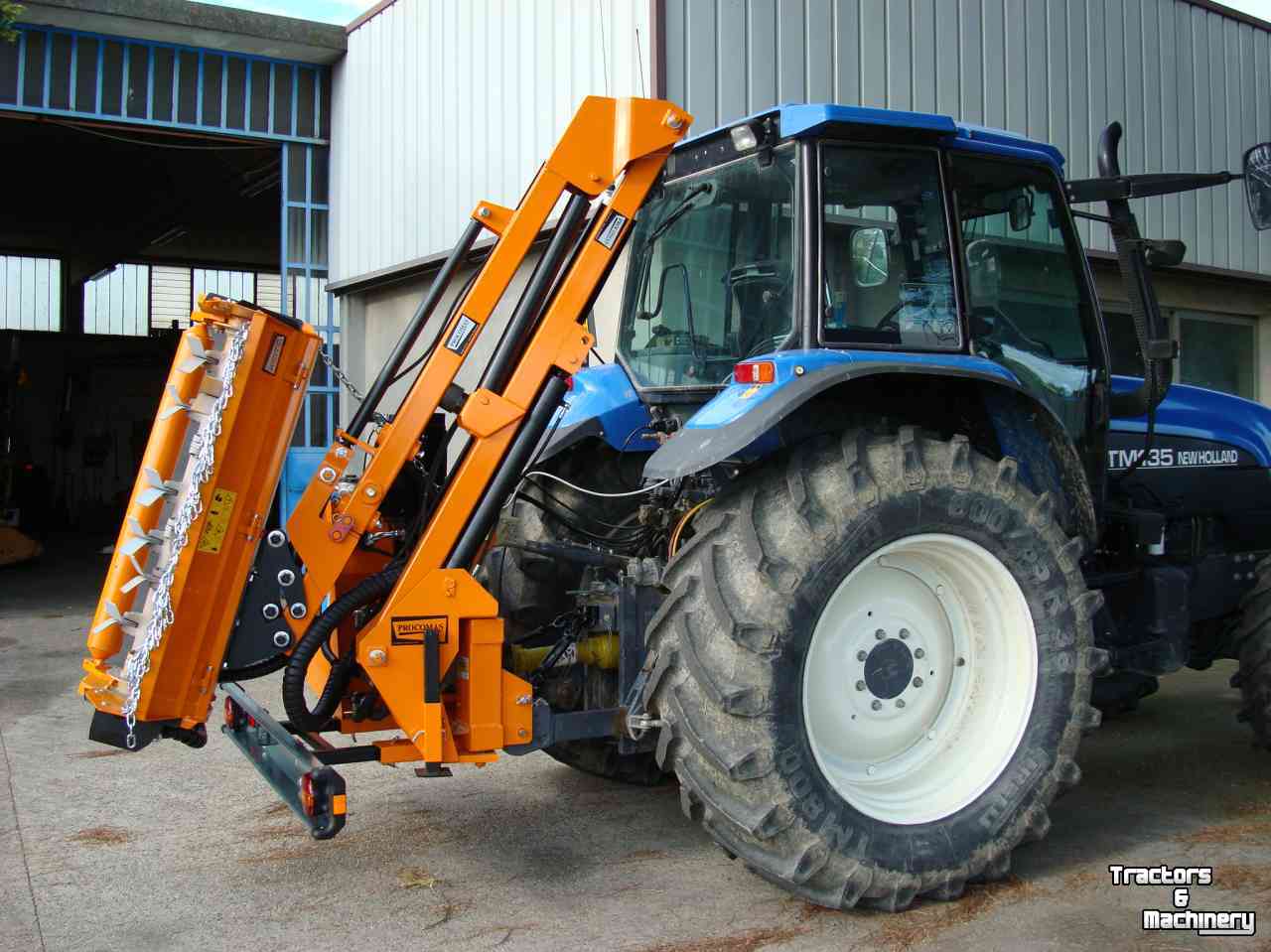 Mowing arm with flailmower  Procomas Klepelmaaiers Armklepelmaaiers Maaiarmen