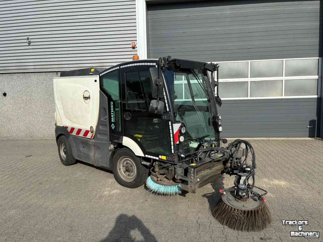 Sweeper  Mathieu MC210 Veeg/zuigwagen