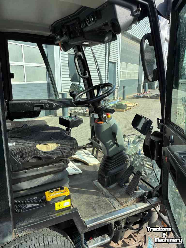Sweeper  Mathieu MC210 Veeg/zuigwagen
