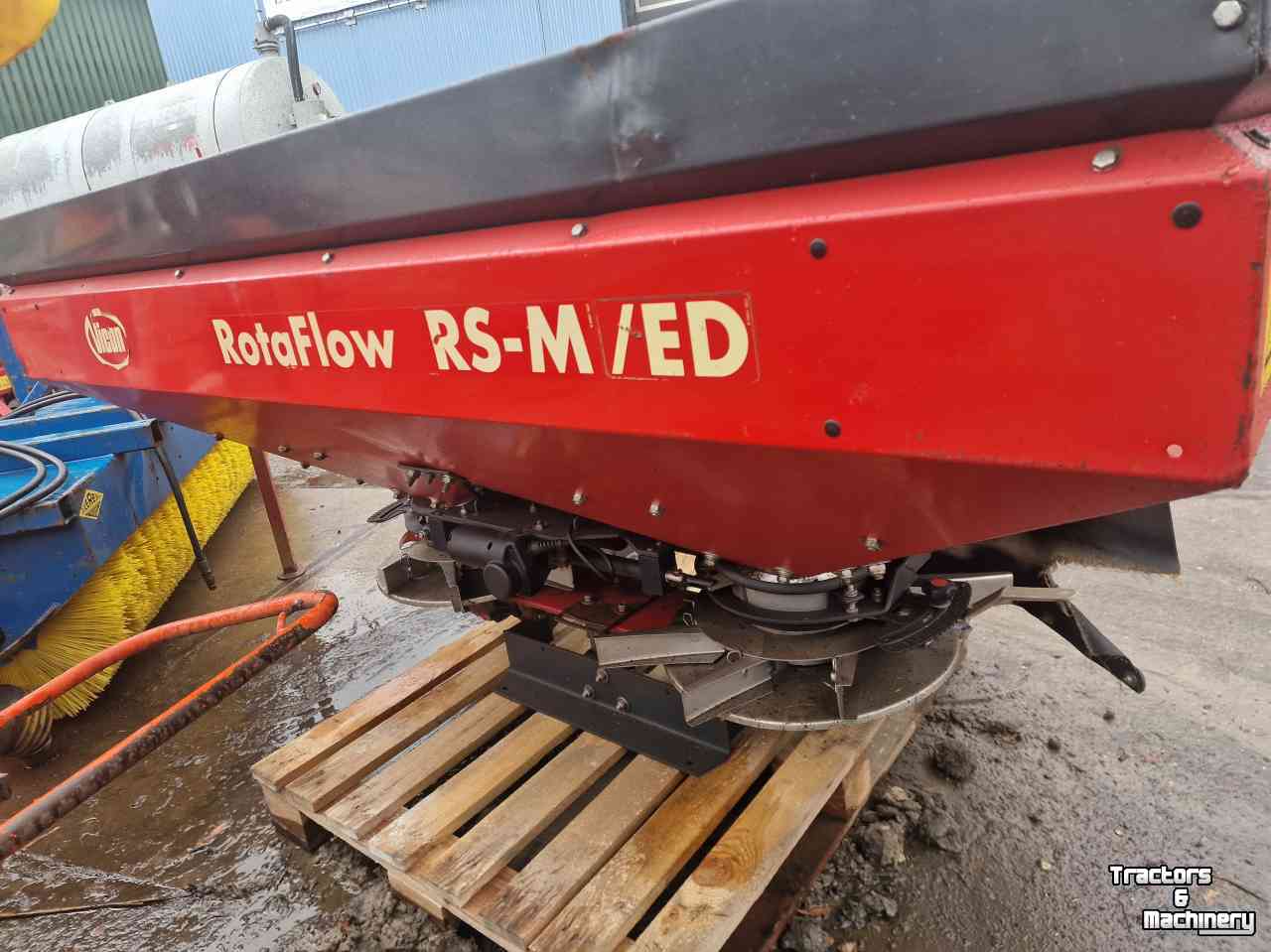Fertilizer spreader Vicon Kunstmeststrooier gedragen