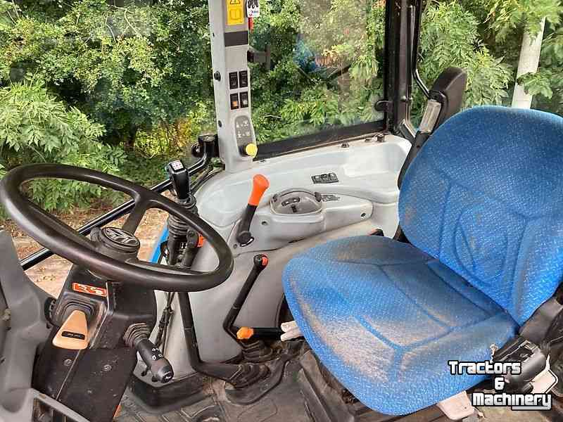 Tractor New Holland T5070 + Frontlader Mailleux T10