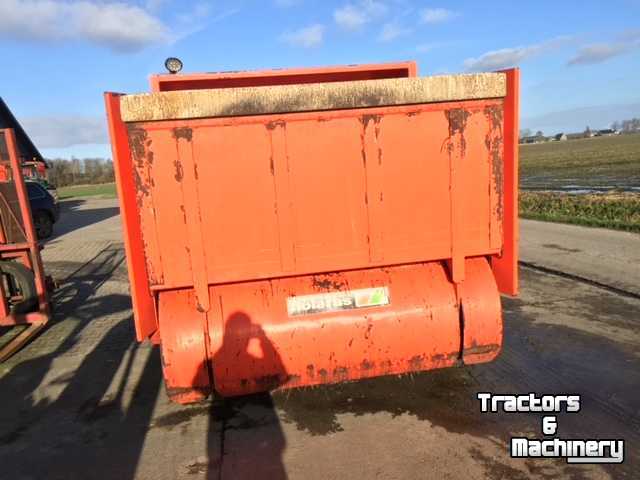 Silage-block distribution wagon Holaras RABBIT 5000