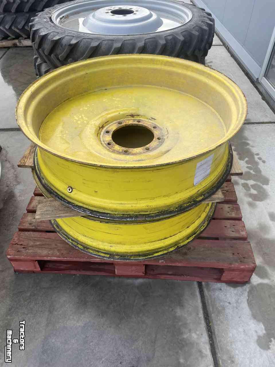 Wheels, Tyres, Rims & Dual spacers John Deere 10x38 passend onder 6420 1.50 spoor