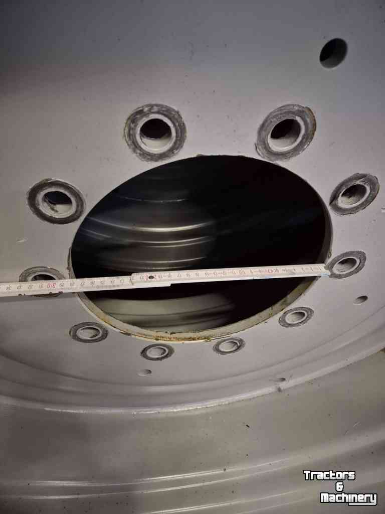 Wheels, Tyres, Rims & Dual spacers  600/65R34  + 710/75R42