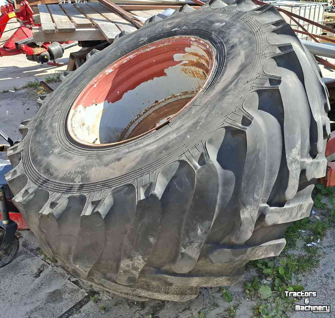 Wheels, Tyres, Rims & Dual spacers  30.5R30