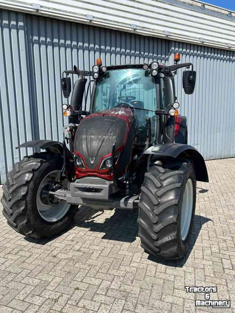 Tractor Valtra N121