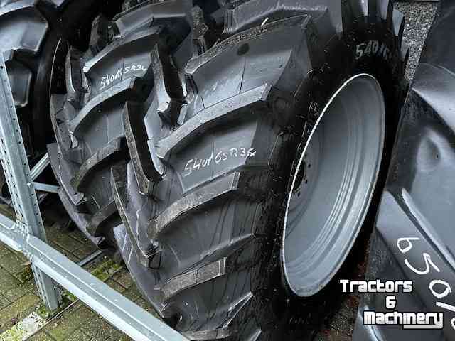 Wheels, Tyres, Rims & Dual spacers Trelleborg 540/65x34 & 440/65x24 op velgen