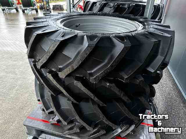 Wheels, Tyres, Rims & Dual spacers Trelleborg 540/65x34 & 440/65x24 op velgen
