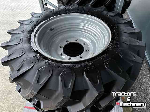 Wheels, Tyres, Rims & Dual spacers Trelleborg 540/65x34 & 440/65x24 op velgen