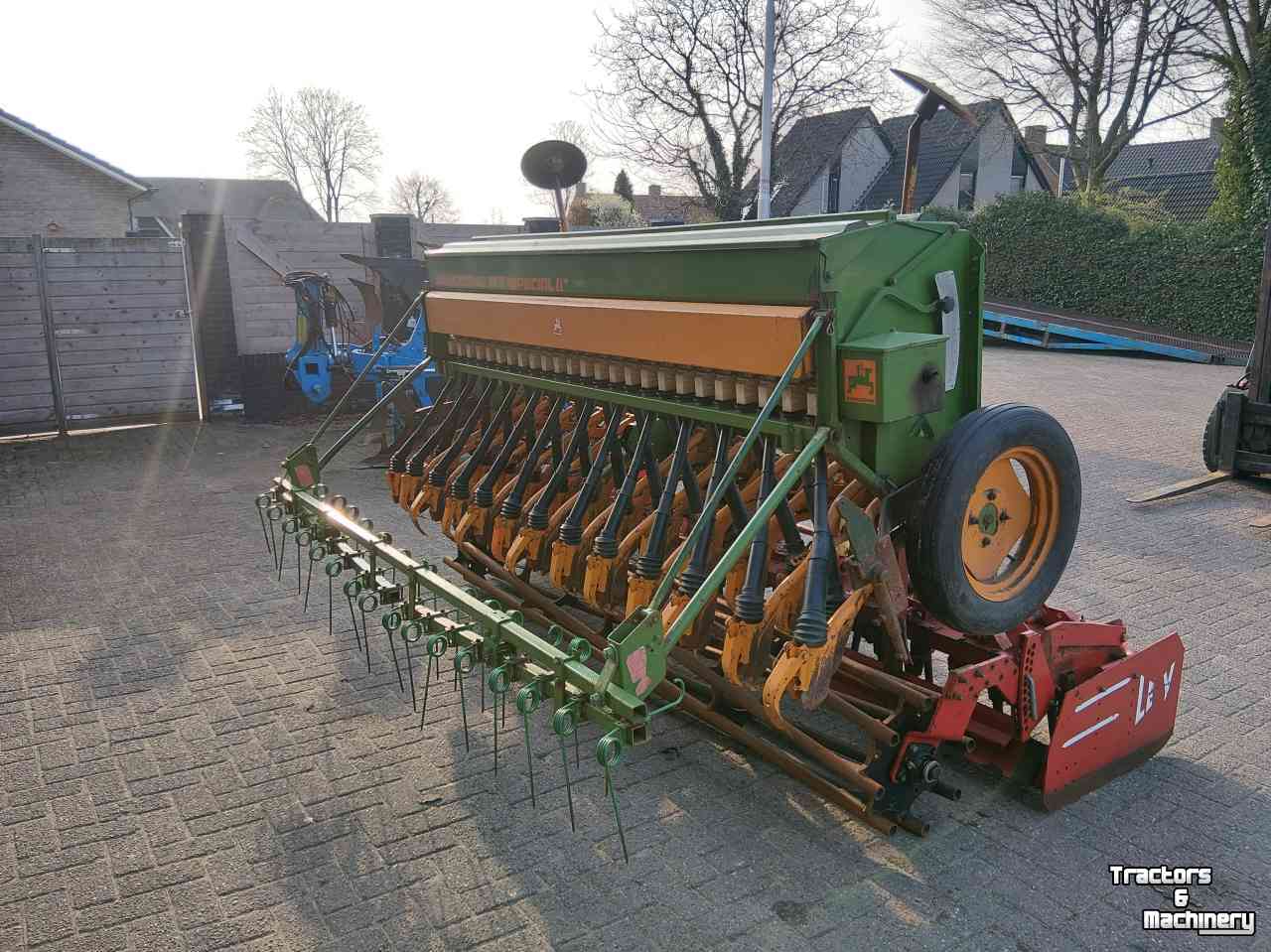 Seed Drill Combination Amazone D7 zaaimachine met Lely Rotorkopeg