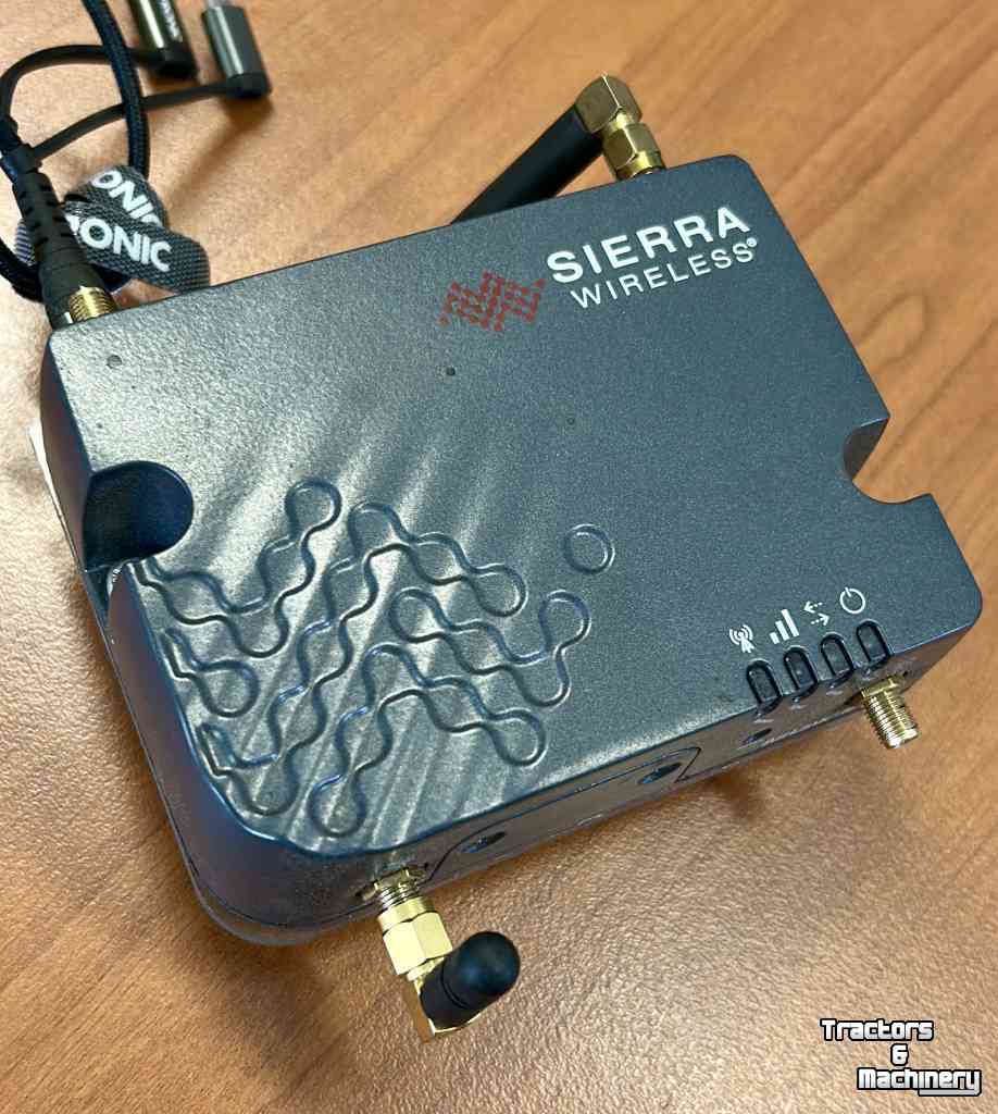 GPS steering systems and attachments Trimble 1050 GPS set