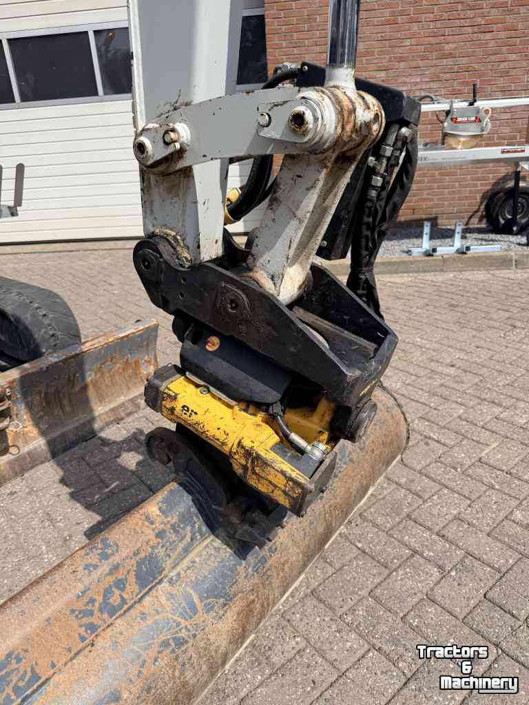 Mini-Excavator Takeuchi tb235-2