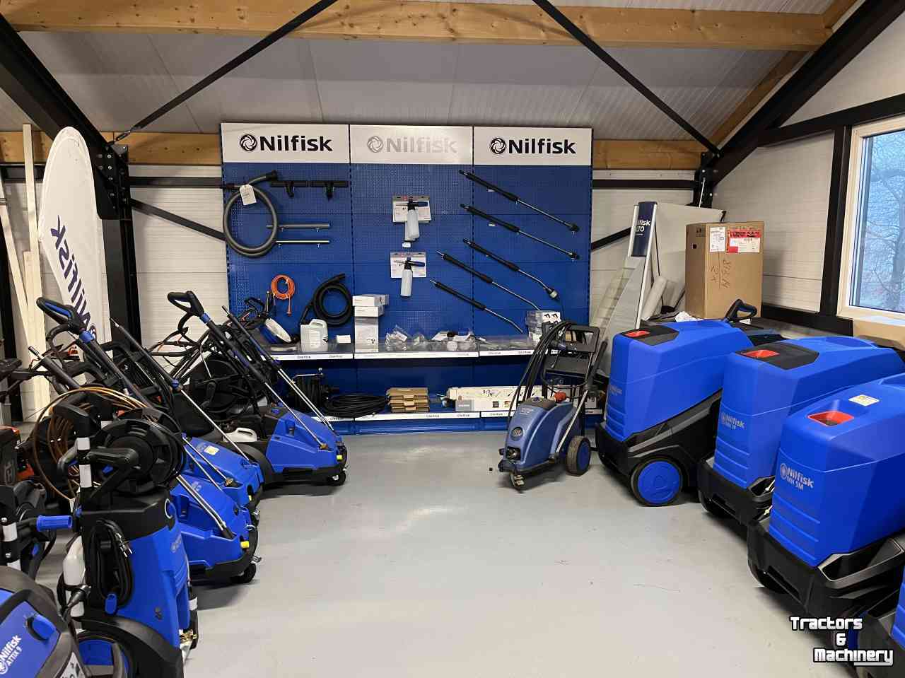 Ride-on mower Husqvarna Husqvarna R216T AWD! Nieuw!
