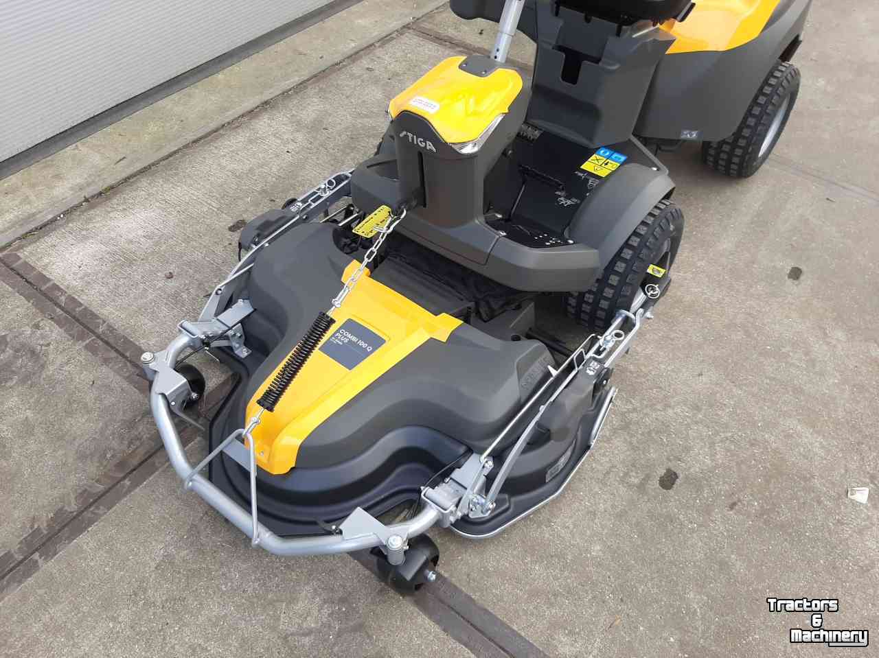Ride-on mower Stiga Stiga Park 500 WX  frontmaaier  zitmaaier