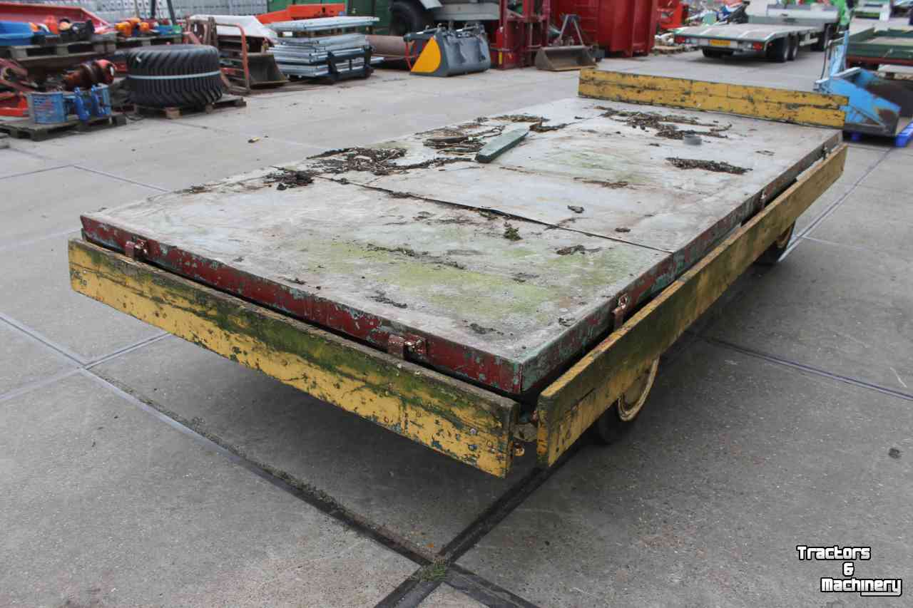 Agricultural wagon  Landbouwwagen balenwagen schamelwagen aanhanger aanhangwagen
