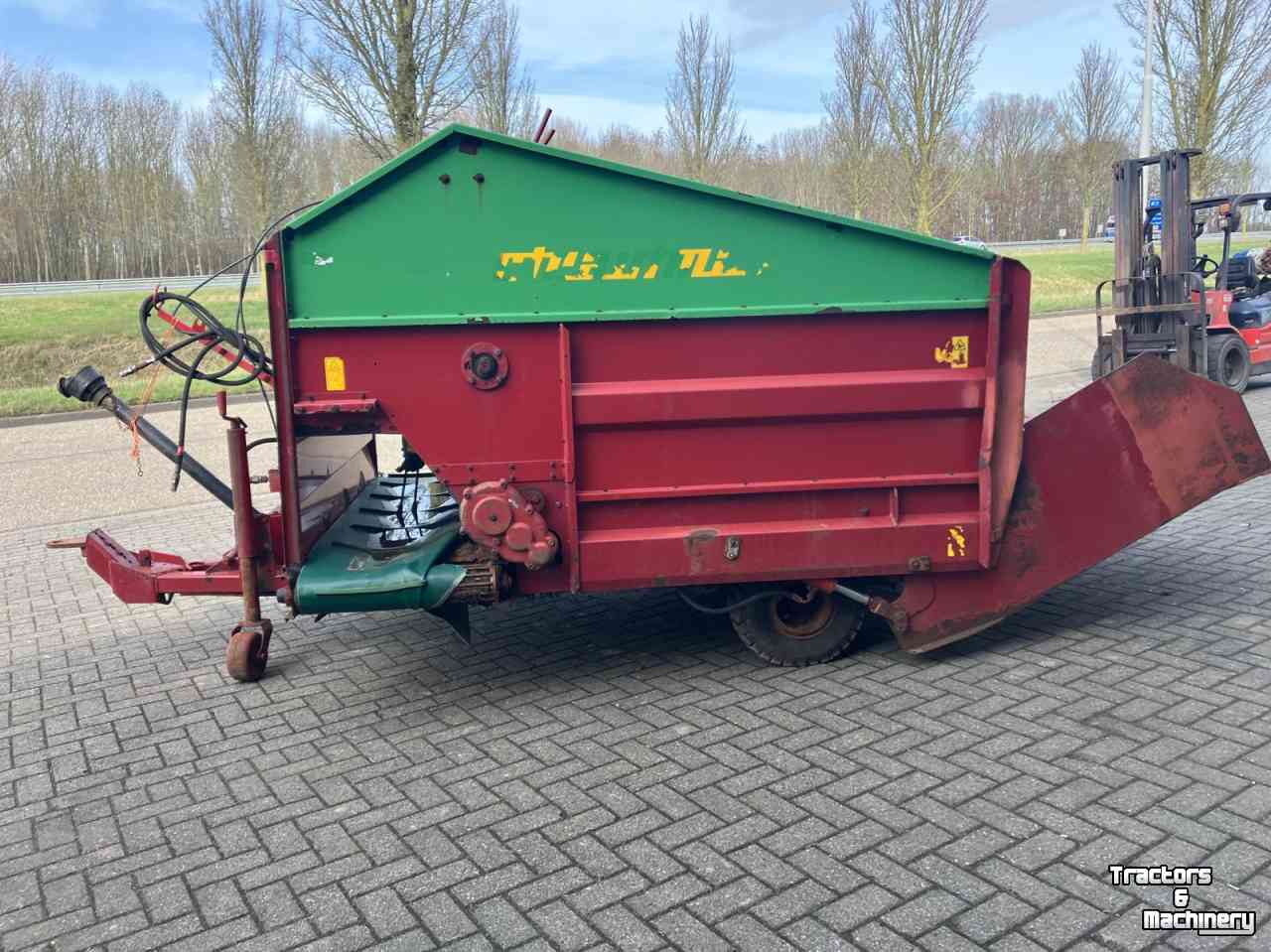 Silage-block distribution wagon Strautmann BVW blokkenwagen