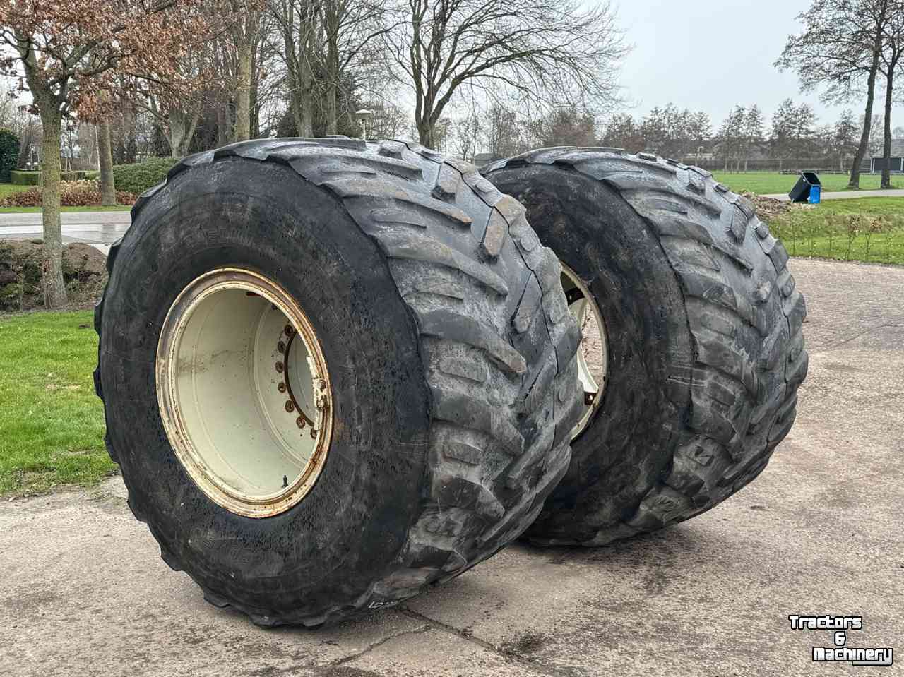 Wheels, Tyres, Rims & Dual spacers Michelin 1050/50R32