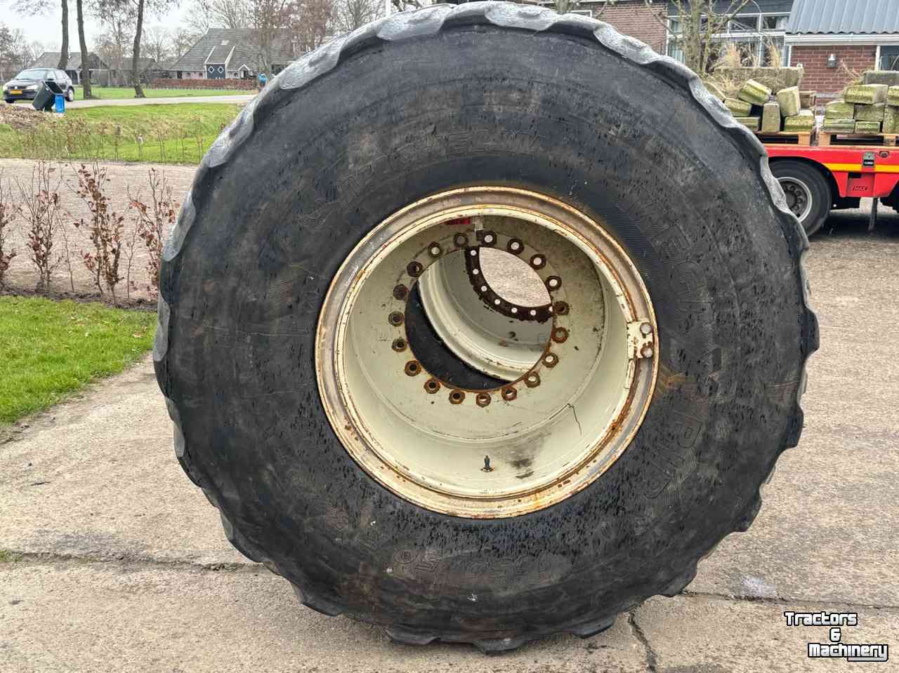 Wheels, Tyres, Rims & Dual spacers Michelin 1050/50R32
